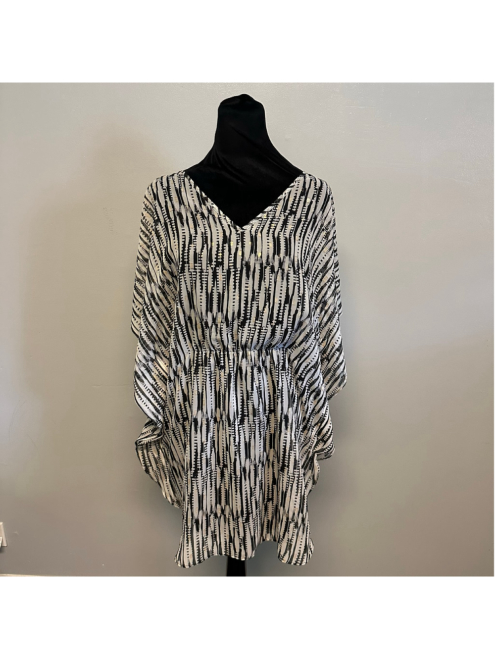 Express Midi Dress Sheer Lined Size Medium Black and White V-neck Dolman Sleeve